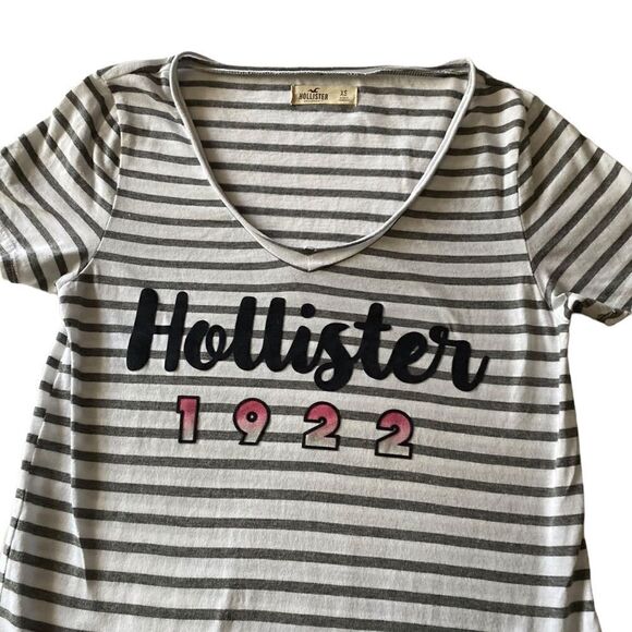 𝅺$ 5 add on $ Hollister stripe logo t size xs - Picture 2 of 10